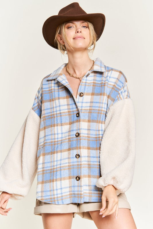 Multi plaid fuzzy sleeve jacket PLUS JJO1023P BLUE